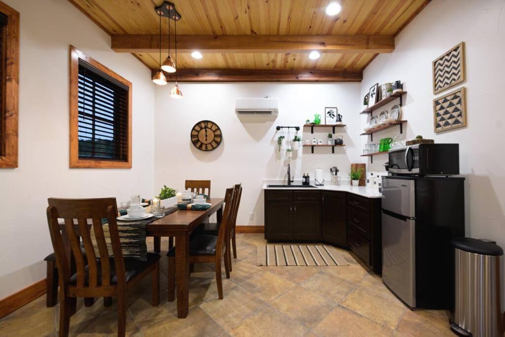 Little Dutch Cabin #3 - 12 Min To Magnolia-Baylor 벨미어드 외부 사진