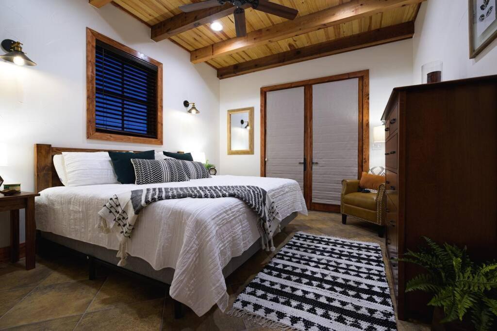 Little Dutch Cabin #3 - 12 Min To Magnolia-Baylor 벨미어드 외부 사진
